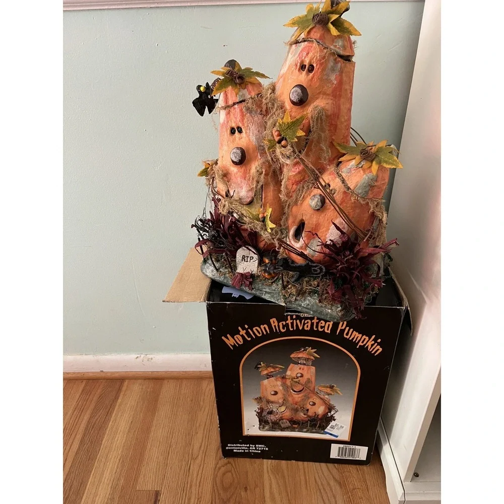 VTG Motion Activated Pumpkin Halloween Paper Mache Lights and Sounds‎